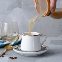Tasses à café turques élégantes avec tasse et soucoupe en porcelaine plaquée or, ensemble de café arabe pour hôtel et restaurant
