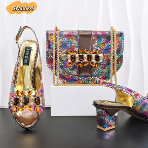 Disponibile Set di <span class=keywords><strong>Scarpe</strong></span> con Tacco Alto Verdi ed Elegante Borsa da <span class=keywords><strong>Sera</strong></span> Abbinata <span class=keywords><strong>per</strong></span> Donne - Product Image 3