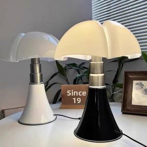 <span class=keywords><strong>Lampe</strong></span> de table en forme de chauve-souris de designer italien, <span class=keywords><strong>lampe</strong></span> rétro créative personnalisée, salon, chambre à coucher, salle à manger - Product Image 1