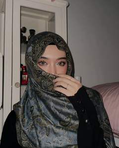 حجاب نسائي إسلامي عصري من الصوف والكشمير بنقشة الكاجو والباشمينا مع شراشيب، رائج في 2024 - Product Image 2