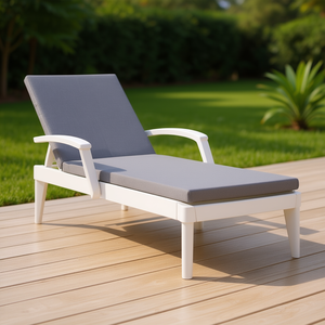 Tumbona de Polipropileno Blanca con Reposabrazos Ajustables y Patas Cónicas para Uso en Exteriores y Patio - Product Image 2