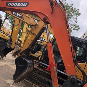 Miniexcavadora excavadora sobre orugas Doosan DH55 DX300LC 5 toneladas 6 toneladas 30 toneladas con menos horas de descuento usada - Product Image 6
