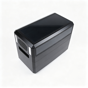 Station solaire portable à onde sinusoïdale pure 2000W 2000Wh avec batterie LiFePO4, protection contre les surtensions et lampe torche - Product Image 2