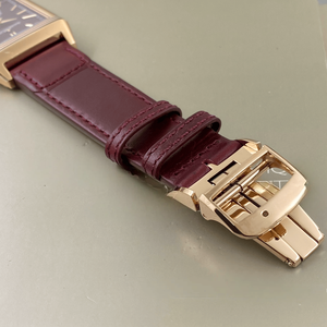 Montre rectangulaire réversible pour homme avec petite seconde, boîtier en métal poli, bracelet en cuir bordeaux pour affaires et événements - Product Image 5
