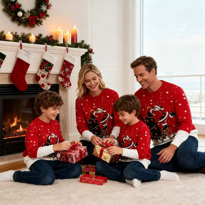 Pull de Noël personnalisé pour la famille : Modèles assortis père-mère-enfant, motif sapin, et pull de Noël original et moche pour adulte - Product Image 1