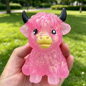 Lindo Juguete Sensorial de Vaca Highland de Malta con Purpurina, Suave, de Subida Lenta, Antiestrés y para Aliviar la Ansiedad - Product Image 1