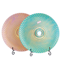 Assiette de présentation de luxe en verre rose de 33 cm, peinte à la main, motif personnalisé, écologique, pour événements de mariage (vente en gros)