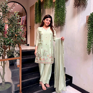 Ensemble Salwar en coton brodé vert clair pour femme, coupe ample traditionnelle, longueur cheville, style décontracté Inde Pakistan, livraison rapide - Product Image 1