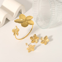 Set Perhiasan Baja Anti Karat Gaya Prancis Berlapis Emas, Gelang, Anting, Cincin, Aksesoris Vintage Bunga Emas