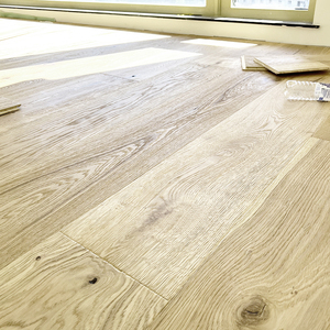 Suelo de Madera de Arce de Núcleo Sólido Resistente al Desgaste, Suelo de Madera de Arce Ecológico para Uso en Interiores - Product Image 1