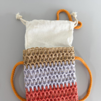 Sac bandoulière en paille tressée au crochet pour téléphone portable, motif color block rayé, pochette en coton avec cordon de serrage, idéal pour l'été, la plage, les vacances et les voyages