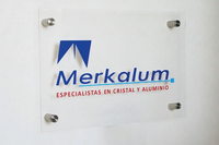 Impression UV personnalisée Nom de l'entreprise Signes publicitaires Découpe laser Plaque acrylique transparente Panneau publicitaire