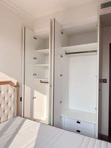 Armario de Dormitorio de Estilo Lujoso Personalizado Ebbsilk, Armario para el Hogar o la Villa - Product Image 3