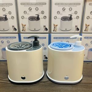 Vaso Limpiador de Patas para Mascotas 2 en 1 con Carga USB, con Botella de Champú y Accesorios - Product Image 6