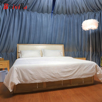 Dôme de glamping moderne en polycarbonate transparent avec structure en aluminium préfabriquée, tente igloo thermoformée, hôtel arc étanche avec salle de bain