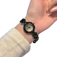 Montre à quartz de luxe pour femme, boîtier et bracelet en alliage, aiguilles, résistance à l'eau 30 mètres, style sobre, exquis et mystérieux