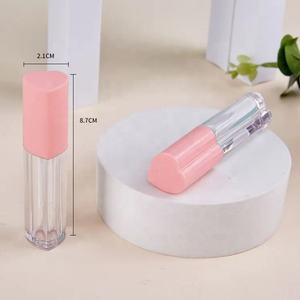 Tubes de brillant à lèvres en forme de cœur de 6 ml avec logo personnalisé, brillant à lèvres cerise noire avec bouchon à vis, conteneur en plastique pour blush - Product Image 1