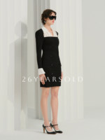 Robe longue à manches longues et col carré, style vintage, patchwork noir et blanc, design original, amincissante, pour femme de 26 ans, modèle 33082