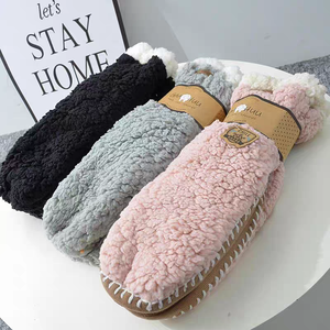 Chaussons d'intérieur chauds et épais en polaire sherpa duveteuse pour femme avec <span class=keywords><strong>semelle</strong></span> antidérapante - Product Image 1