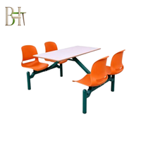 Ensemble table et chaises de salle à manger d'extérieur en plastique connectées 4 places, directement de l'usine, pour écoles et hôtels, avec service OEM