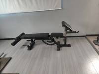 Banc de musculation pliable pour la salle de sport avec extension de jambe supplémentaire / accessoire de curl et curl pour les bras pour la salle de sport à domicile
