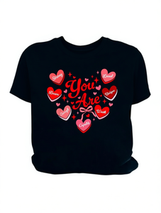 T-shirt girocollo stampata per San Valentino da donna, vestibilità regolare, 100% cotone, top casual, lavabile in lavatrice, per tutte le stagioni - Product Image 1