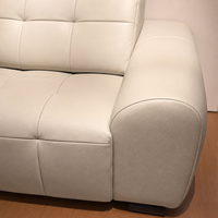 Luxuriöses Mid-Century Sofa aus Cremefarbenem Leder für 2-3 Personen, Modernes Gepolstertes Wohnzimmer-Sofa mit Knopfheftung
