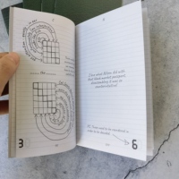 Service d'impression de brochures personnalisées à bas prix avec reliure agrafée et papier offset, tailles et couleurs personnalisées