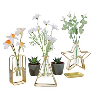 Vase à fleurs moderne en aluminium fait main, écologique, décoratif, durable, léger, pour la maison, le bureau, l'hôtel, le restaurant, à poser sur une table - Product Image 1