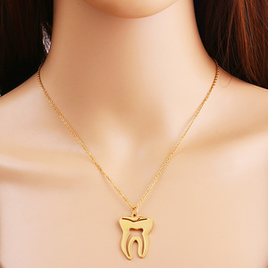 <span class=keywords><strong>Collana</strong></span> <span class=keywords><strong>con</strong></span> <span class=keywords><strong>Ciondolo</strong></span> a Forma di <span class=keywords><strong>Dente</strong></span> in Acciaio Inossidabile Placcato Oro, Souvenir Classico per Anniversario 2025 - Product Image 3