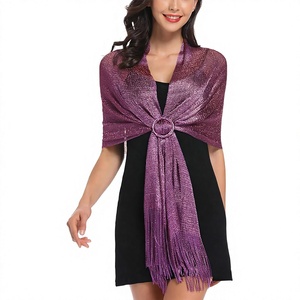 Chal Metálico Brillante en Oferta para Vestido de Fiesta de Graduación - Product Image 5