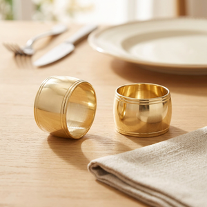 Ronds de serviette en or classiques Design rond élégant Finition en métal poli Support durable parfait pour les mariages, les fêtes à manger - Product Image 1