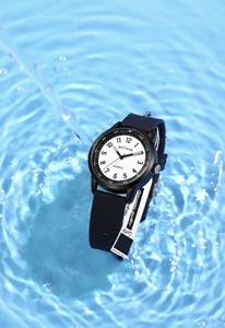 Montre à quartz avec bracelet en silicone, montre-bracelet analogique, cadran lumineux, affichage minimaliste des aiguilles pour un usage quotidien - Product Image 4