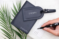Set Penanda Paspor & Label Bagasi Kulit PU Kulit Sintetis Berukir Monogram Kustom Grosir