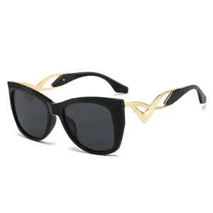 2024 mới hợp thời trang Cat Eye Sunglasses hiển thị cá nhân cong gương chân thời trang của phụ nữ Kính mát lh141