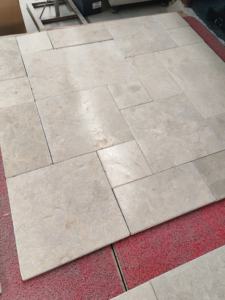 Carreaux de sol en pierre calcaire à motif français, pierre calcaire vieillie, polie, chisellée, carrelage en marbre vieilli - Product Image 2