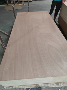 Meilleure qualité acajou placage contreplaqué <span class=keywords><strong>bois</strong></span> <span class=keywords><strong>bois</strong></span> E0 émission de formaldéhyde pour portes intérieures et meubles prix usine de Chine - Product Image 2
