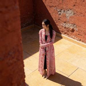 Robe Abaya élégante en polyester plissé imprimé de luxe pour femmes musulmanes, fournisseur en gros du Moyen-Orient - Product Image 1