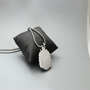 yunnique Collier Pendentif Œil Turc en Acier Titane Unisexe, Bijou Tendance avec Sertissage clos, Idéal pour Cadeau - Product Image 4