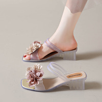 Chaussons d'été à talon moyen pour femmes Sandales plates à double port à la mode Fleurs Semelle épaisse polyvalente pour le style des vacances