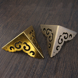 Antique Style Copper <b>Corner</b> <b>Protectors</b> Trihedral Die Casting New Chinese Design Cabinet Door Hardware Durable Metal Decorative - Product Image 1