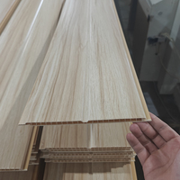Panel de Techo de PVC Laminado con Acabado de Madera de Roble Claro, Revestimiento Decorativo Interior Encastrable para Hogar, Hotel y Oficina