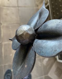 OUYA Tenture murale florale en acier forgé personnalisée Fleurs en fer Design unique pour portes d'<span class=keywords><strong>allée</strong></span> Accessoires de clôture Pression naturelle - Product Image 3