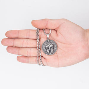 Maschera vichinga spartana retrò Cross-border collana uomo in acciaio titanio collana all'ingrosso casco fatto a mano collana da uomo - Product Image 5