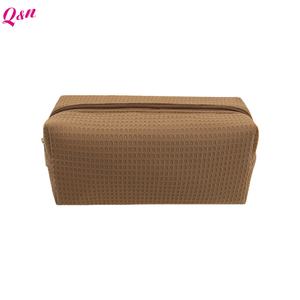 Sac cosmétique en gros style personnalisé sac cosmétique portable de grande capacité vague gaufré coton doux - Product Image 1