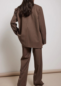 Xiuyu OEM Ladies Officewear <span class=keywords><strong>Blazer</strong></span> oversize <span class=keywords><strong>a</strong></span> <span class=keywords><strong>righe</strong></span> da <span class=keywords><strong>donna</strong></span> <span class=keywords><strong>Blazer</strong></span> sostenibile - Product Image 3