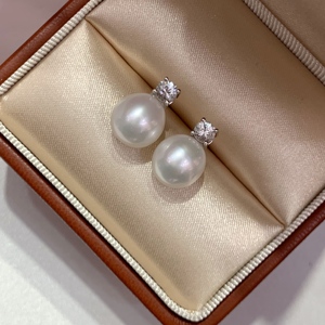 Classic Minimalist Diana Style S925 Sterling <b>Silver</b> <b>Stud</b> <b>Earrings</b> With Glossy Natural Aurora Freshwater Pearl Inlaid Clear Topaz - Product Image 4