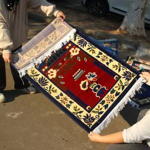 Alfombra de oración islámica plegable y portátil, tejida, lavable, acolchada, moderna, con logotipo personalizable, para la construcción de mezquitas, para el Ramadán. - Product Image 1
