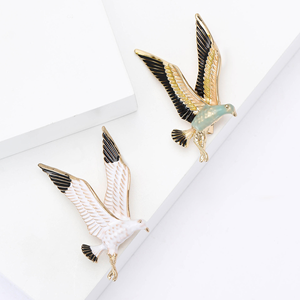 Broche de águila minimalista de 1 pieza de nueva moda europea americana, accesorios de ropa de adorno de pecho de aleación personalizados creativos - Product Image 1