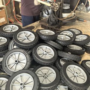 Rueda Sólida de 7 Pulgadas, Gris, con Banda de Rodadura Firme, para Carros de Herramientas, Carros de Equipaje, Remolques, Uso Pesado - Product Image 1
